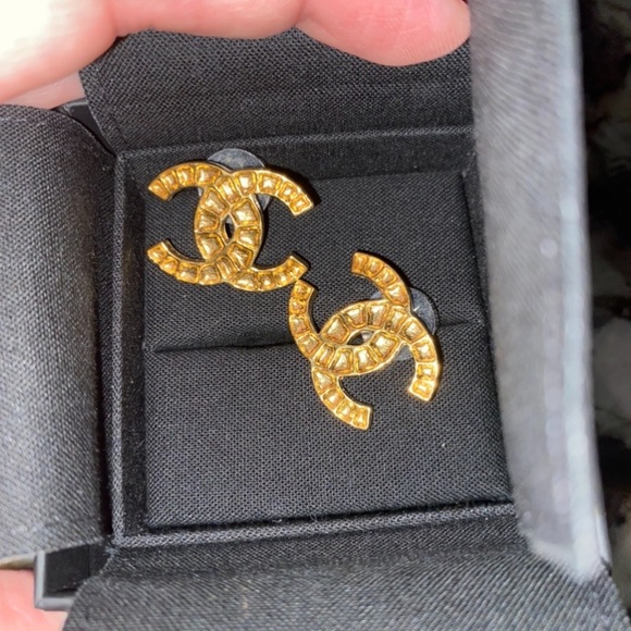 Sold Along the Nile Chanel studs - Picture 2 of 5